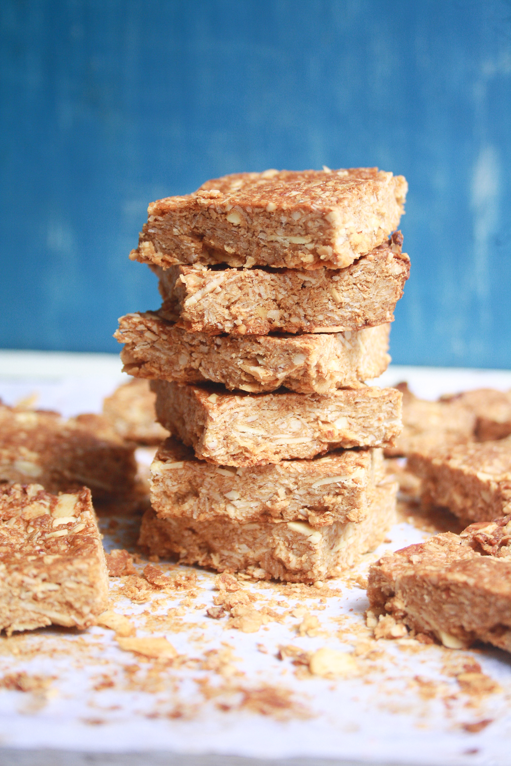Chewy granola bars filled with oats, ground almonds, peanut butter. No fat or refined sugar!