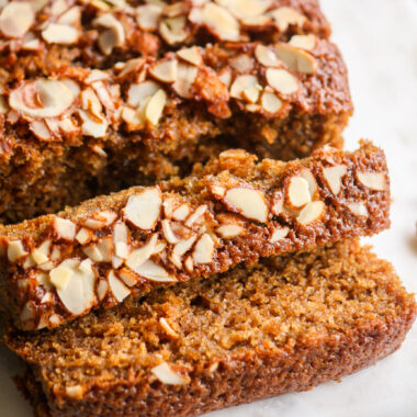 Soft and moist cake with ginger, cinnamon, cloves and honey