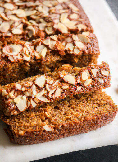 Soft and moist cake with ginger, cinnamon, cloves and honey