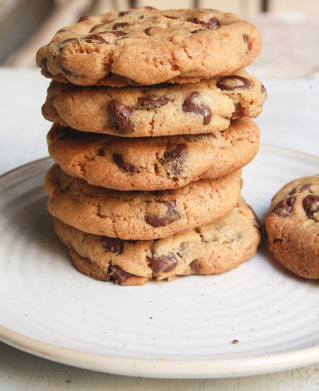 A giant, buttery cookie dough bursting with chocolate chips! It has 3 different baking options for however you like your cookie!