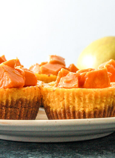 Rich, creamy mini cheesecakes with white chocolate and fresh mangoes!