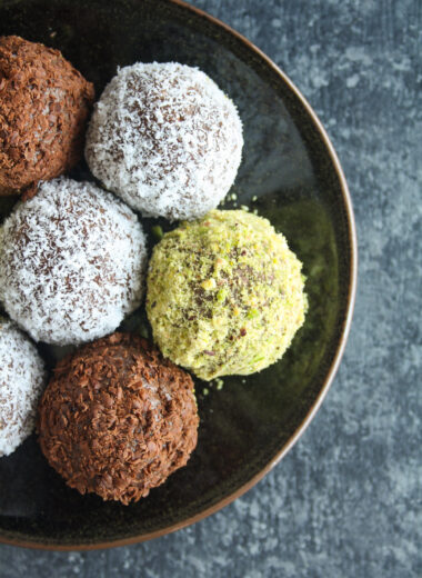 Super quick chocolate 'truffles' made with Marie biscuits, rolled in pistachios, coconut and chocolate!