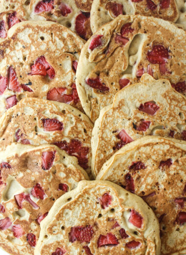 Tender, fluffy pancakes with strawberries, buckwheat and rye!