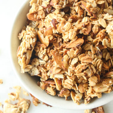 Crunchy, healthy granola with banana and coconut!