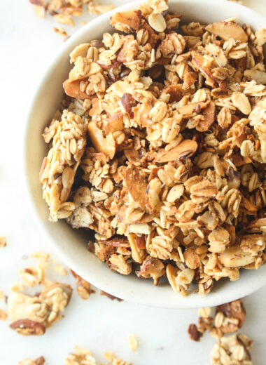 Crunchy, healthy granola with banana and coconut!