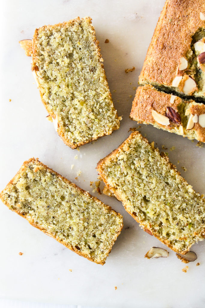 A fragrant loaf cake with ground almonds, pistachios and orange juice!