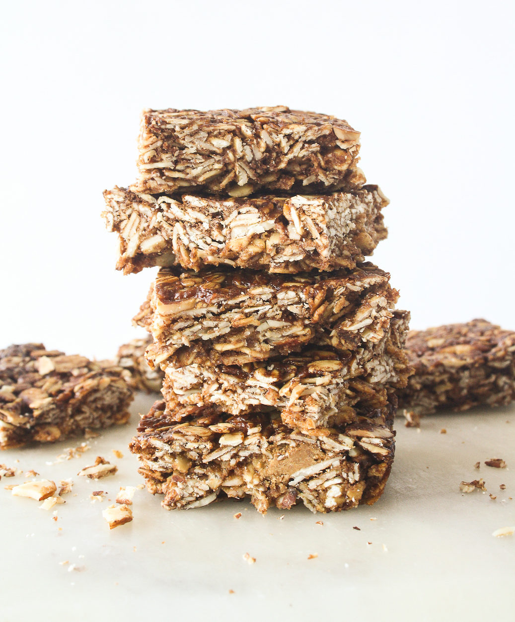 Chewy, crunchy, healthy granola bars made with almond butter and cocoa!