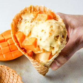 Easy, delicious, no-churn mango icecream with cream cheese and biscuit pieces!