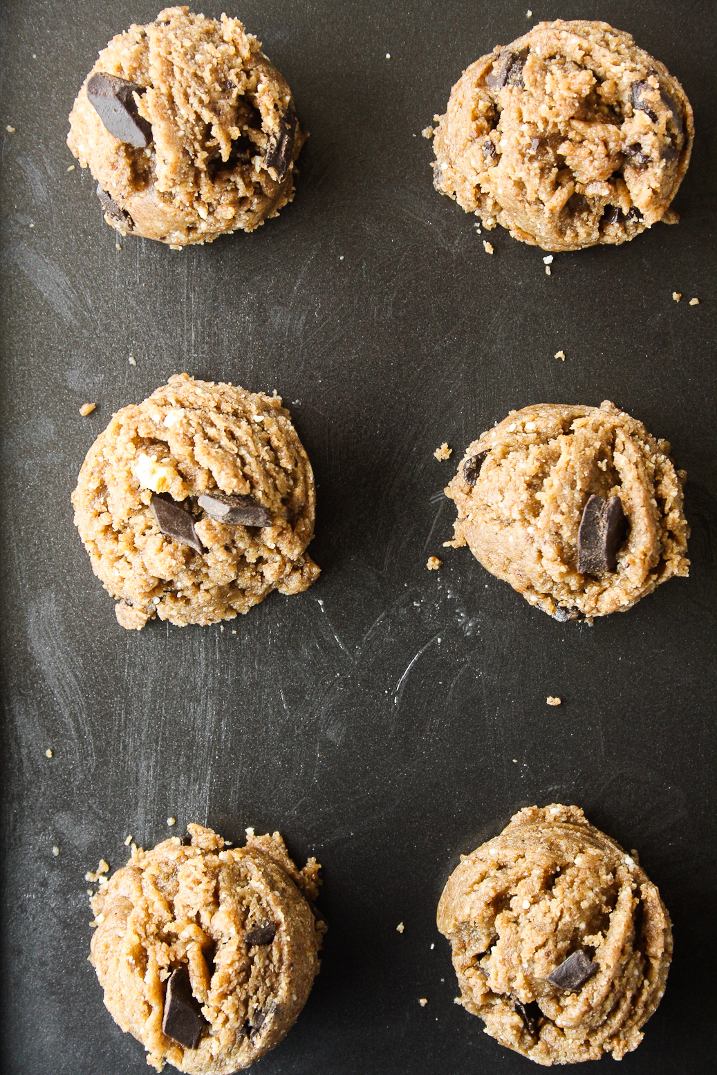 Naturally sweetened, vegan almond and rye flour cookies!