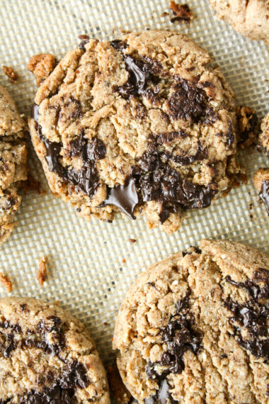 Naturally sweetened, vegan rye flour cookies with almond butter