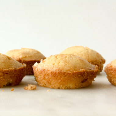 Moist, browned butter almond cakes!