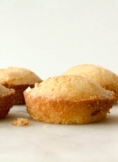 Moist, browned butter almond cakes!