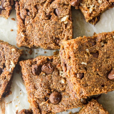 Chewy, moist peanut butter blondies!