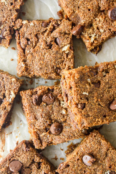 Chewy, moist peanut butter blondies!