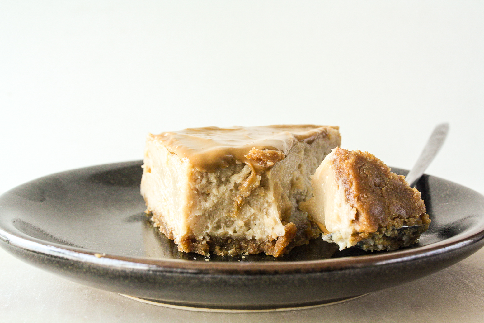 Rich and creamy baked cookie butter cheesecake on a Biscoff cookie base!