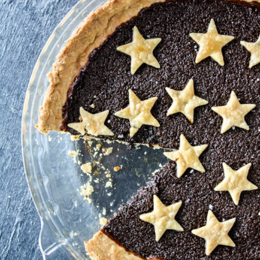 Dark molasses tart with ginger and cinnamon