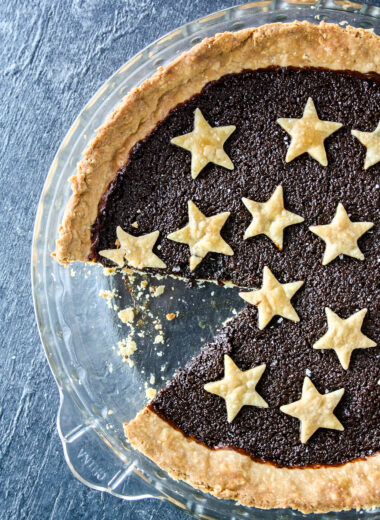 Dark molasses tart with ginger and cinnamon