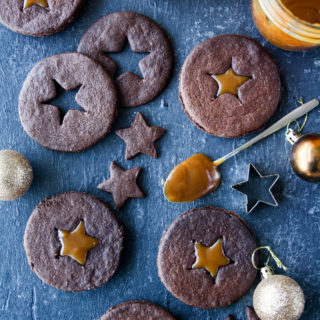 Crisp chocolate cookies with a salted caramel filling