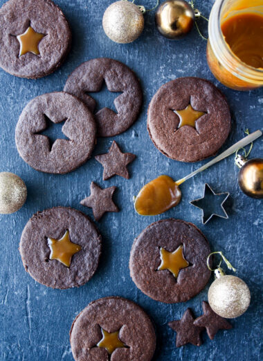 Crisp chocolate cookies with a salted caramel filling