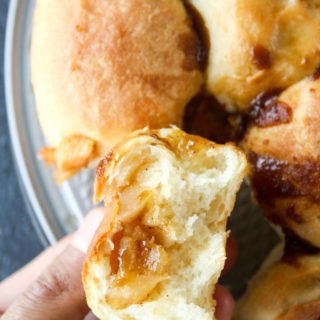 Fluffy bread rolls stuffed with caramelised apples