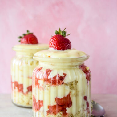 Easy trifle with layers of butter cake, eggless custard and strawberry compote!