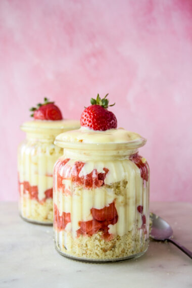 Easy trifle with layers of butter cake, eggless custard and strawberry compote!