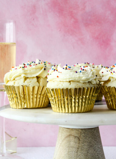 Soft and light champagne cupcakes with champagne frosting!