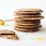 Thin and crispy honey oat crackers without refined sugar
