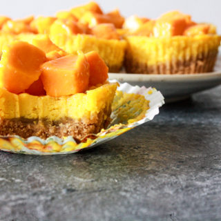 Rich, creamy mini cheesecakes with white chocolate and fresh mangoes!
