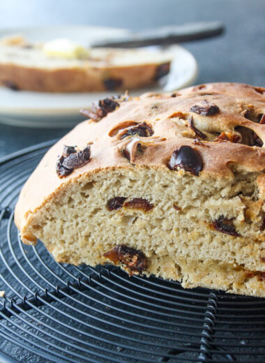 A tender, sweet loaf with chopped dates and rye flour