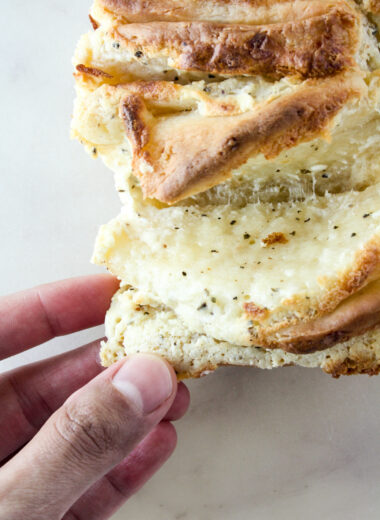 A soft and buttery pull-apart bread with a garlicky cream cheese and cheddar filling!