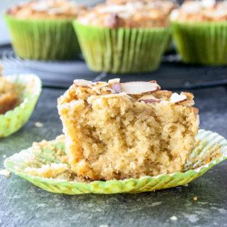 Eggless almond flour and orange muffins, sweetened with honey