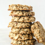 Chewy, naturally-sweetened rolled oat cookies with bananas and peanut butter