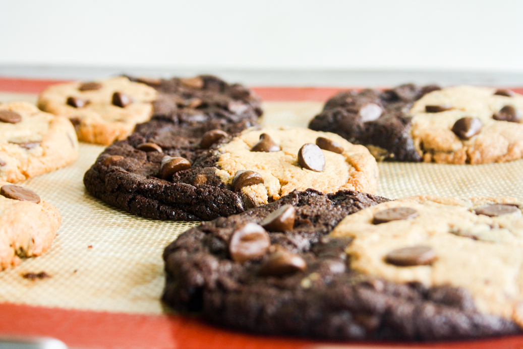 Chewy and eggless chocolate and peanut butter cookies with melty chocolate chips!