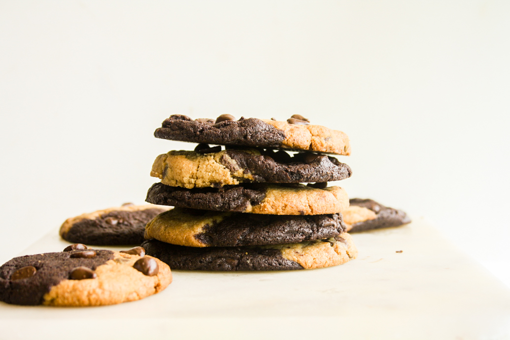 Chewy and eggless chocolate and peanut butter cookies with melty chocolate chips!