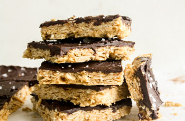 Chewy, healthy peanut butter oat bars with salted chocolate!