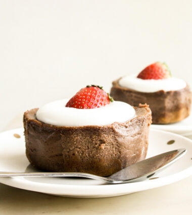 Valentine's special, creamy mini baked Nutella cheesecakes!