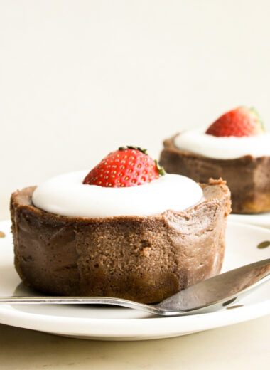 Valentine's special, creamy mini baked Nutella cheesecakes!