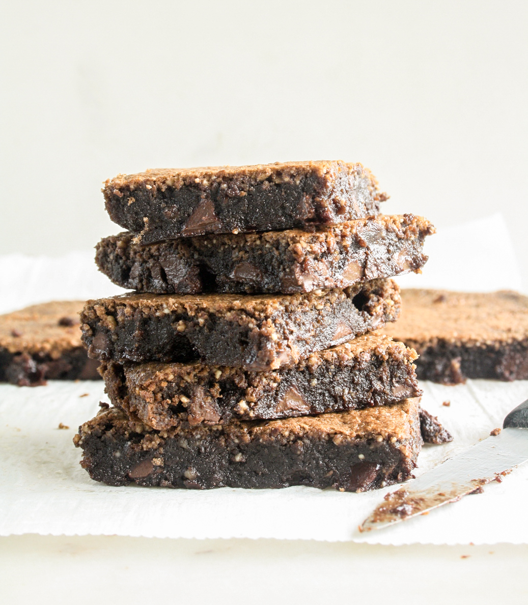 Fudgy flourless brownies with ground almonds and chocolate chips