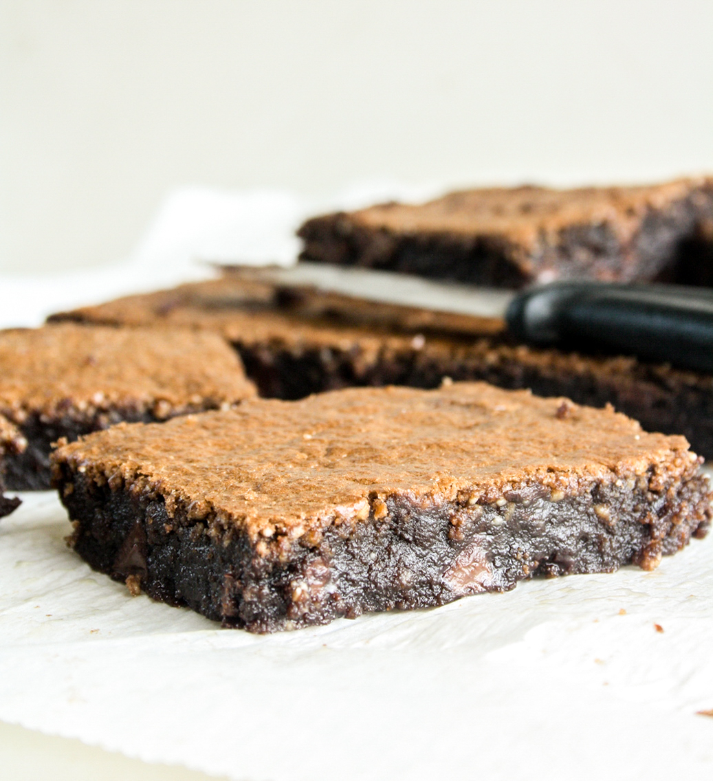 Fudgy flourless brownies with ground almonds and chocolate chips