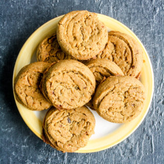 Crispy-edged and chewy centered eggless cookies with the flavours of ginger and jaggery