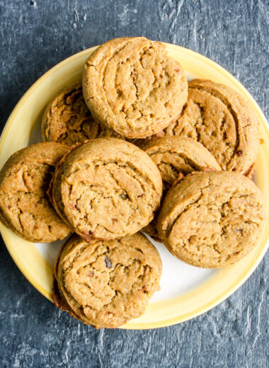 Crispy-edged and chewy centered eggless cookies with the flavours of ginger and jaggery