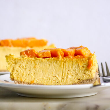 Creamy baked cheesecake with fresh mango and no eggs