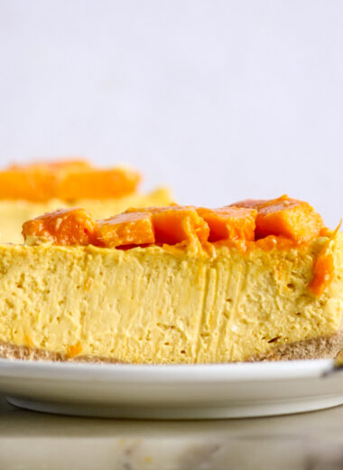 Creamy baked cheesecake with fresh mango and no eggs