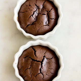 Eggless mini chocolate cakes with gooey melted chocolate centers