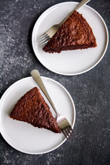 Super moist and soft chocolate cake made with ground almonds and olive oil