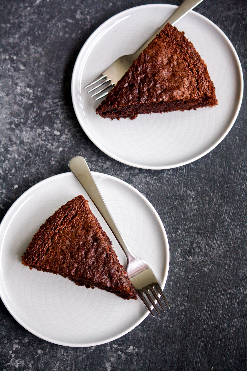Super moist and soft chocolate cake made with ground almonds and olive oil