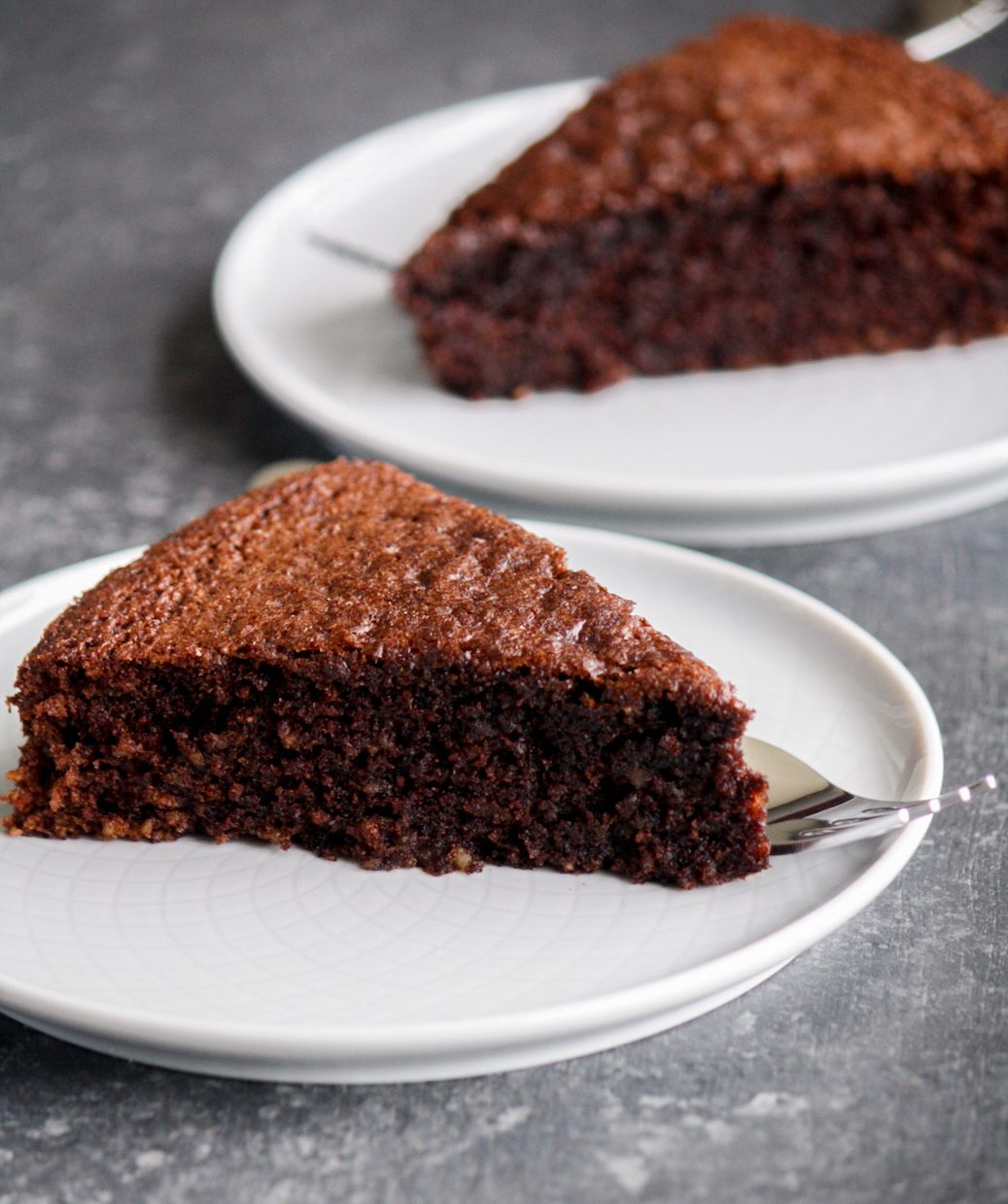 Super moist and soft chocolate cake made with ground almonds and olive oil