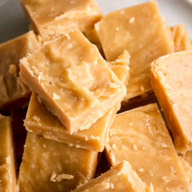 Super easy, no-fuss, smooth peanut butter fudge