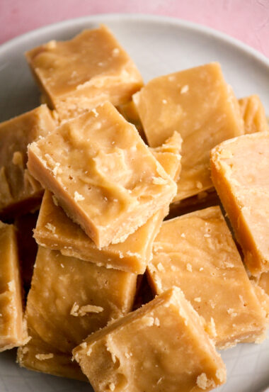 Super easy, no-fuss, smooth peanut butter fudge
